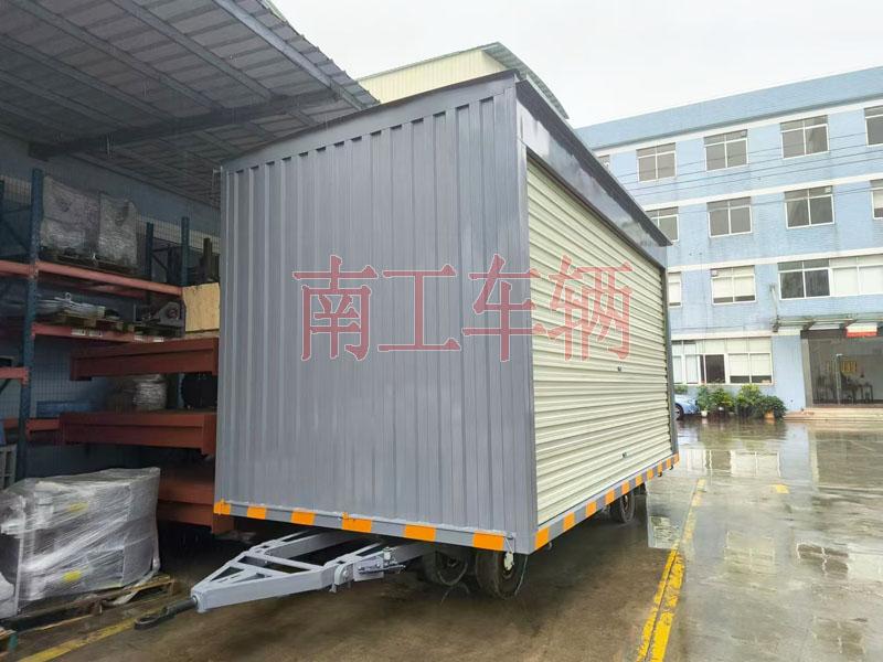 10吨箱式乐玩（中国）两侧带卷帘门 牵引雨篷拖车