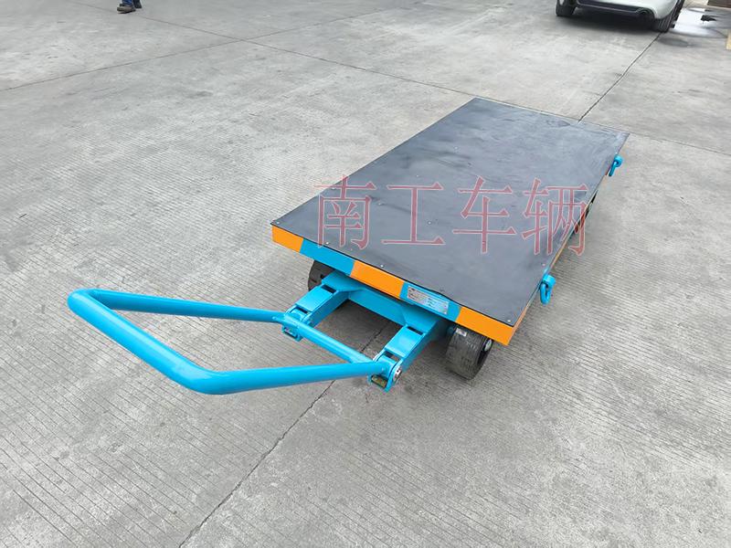 3吨小型乐玩（中国） 带橡胶垫工具车