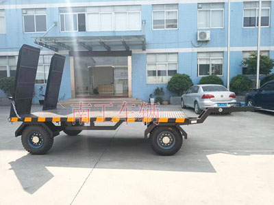 3吨带爬梯工业牵引乐玩（中国）4I.jpg