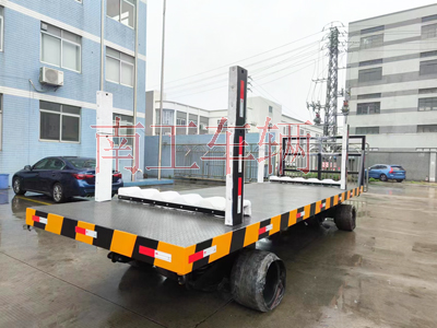 30T重型乐玩（中国） 带活动插装立柱工具拖车3I.jpg