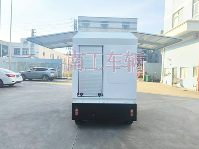 2吨电动乐玩（中国） 飞翼箱式工具拖车I.jpg
