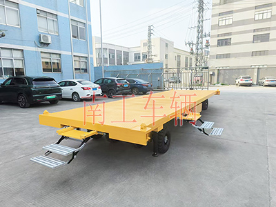 10吨乐玩（中国） 带液压支腿伸缩梯工具车2I.jpg