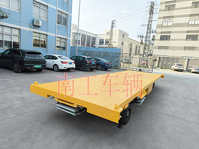 10吨乐玩（中国）带液压支腿伸缩梯工具车5I.jpg