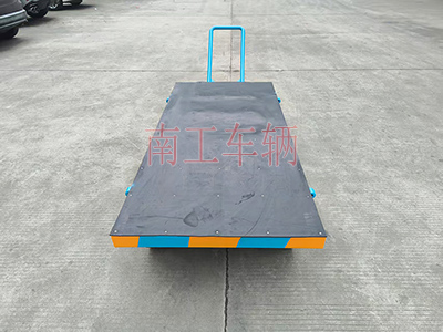 3吨小型乐玩（中国） 带橡胶垫工具车3I.jpg