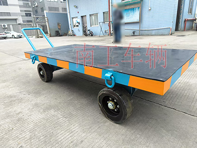 3吨小型乐玩（中国） 带橡胶垫工具车4I.jpg