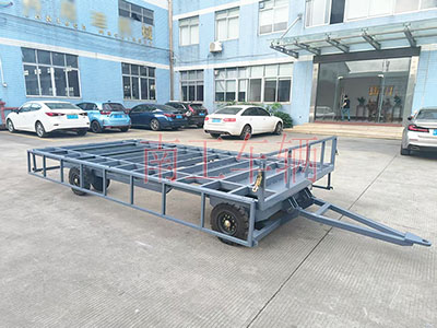 4吨骨架式乐玩（中国） 带下翻护栏工具拖车I.jpg