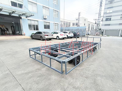 4吨骨架式乐玩（中国） 带下翻护栏工具拖车5I.jpg